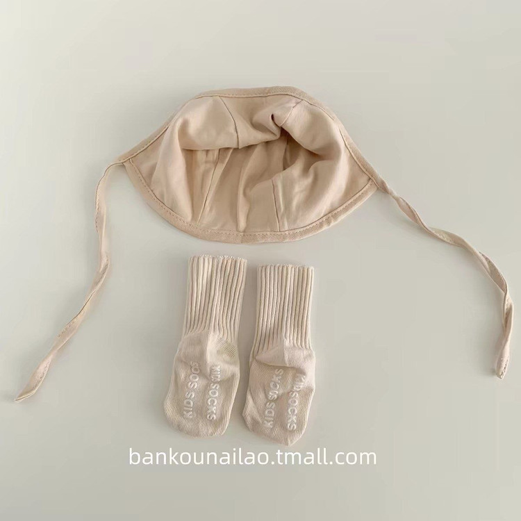 ست کلاه وجوراب نوزادی کد۴۰۴۵