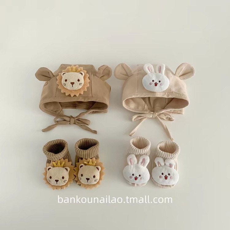 ست کلاه وجوراب نوزادی کد۴۰۴۵